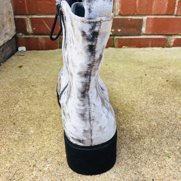 Asos crushed velvet platform boots - Picture 7 of 8